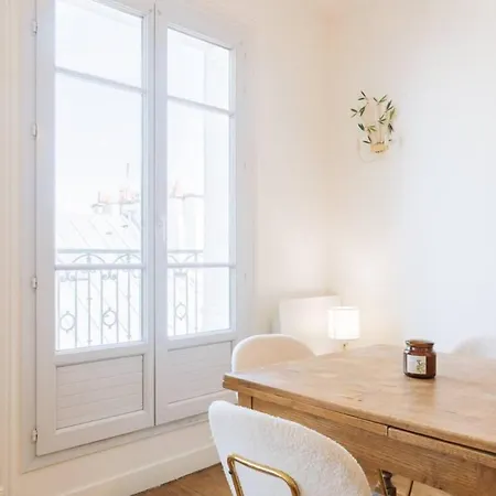 Amazing Balcony View - Monceau Apartment Paris
