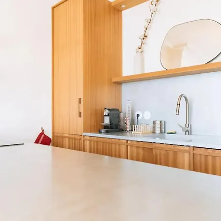 Amazing Balcony View - Monceau Apartment *