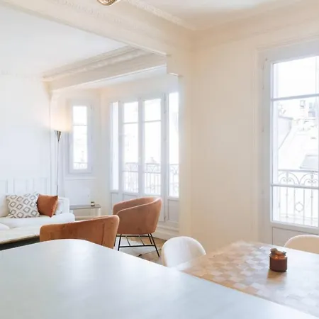 Amazing Balcony View - Monceau *