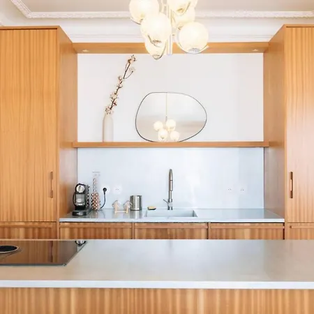 Amazing Balcony View - Monceau Apartment *